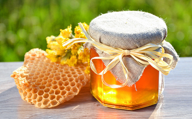 Мед и пчелиные соты