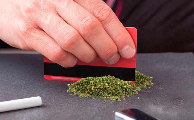 Как гриндерить пластиковой картой