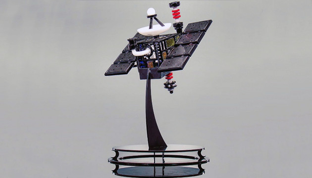 Бонг в форме спутника Hayabusa