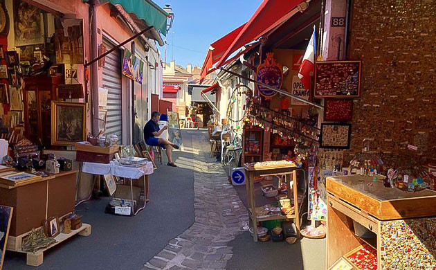 Рынок Сент-Уан место для каннатуристов в Париже